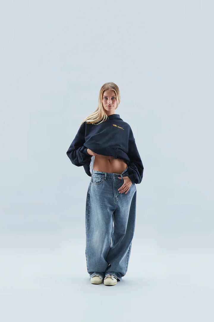 "Comfortabele, stijlvolle vrouwenhoodie in blauw, bordeauxroze; symbool van zelfliefde, ontspannen pasvorm, minimalistisch de