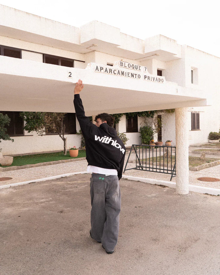 "Comfortabele, stijlvolle vrouwenhoodie in blauw, bordeauxroze; symbool van zelfliefde, ontspannen pasvorm, minimalistisch de