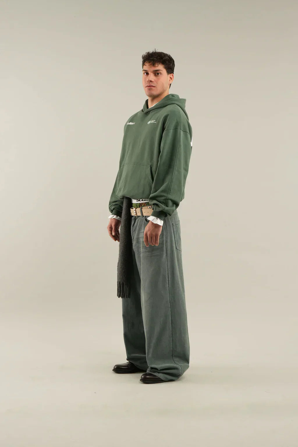 "Comfortabele, stijlvolle vrouwenhoodie in blauw, bordeauxroze; symbool van zelfliefde, ontspannen pasvorm, minimalistisch de