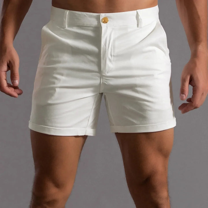 "Elegante heren chino shorts in groen met klassieke snit en hoogwaardige stof, ideaal voor zomer en casual stijl."