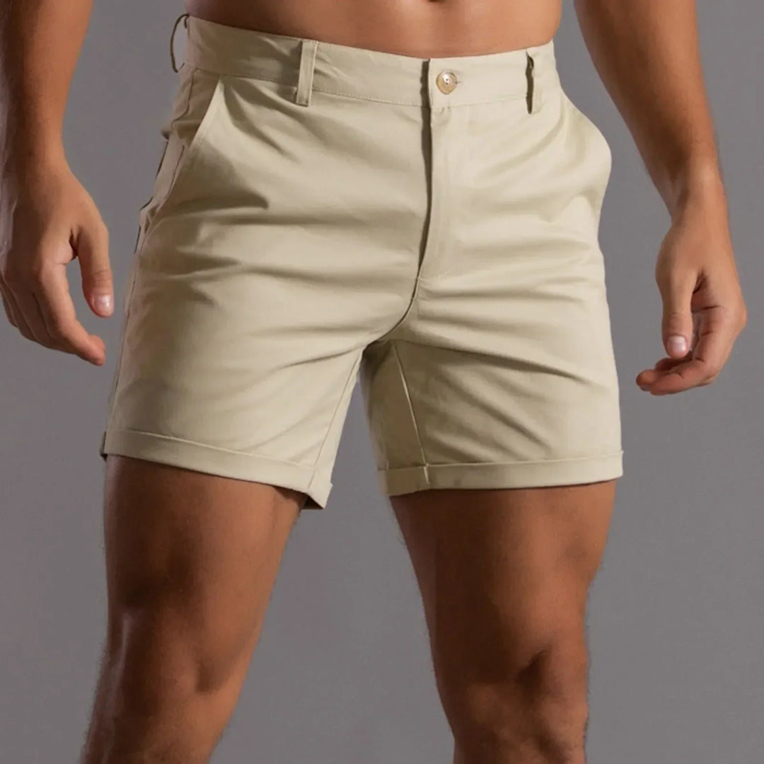 "Elegante heren chino shorts in groen met klassieke snit en hoogwaardige stof, ideaal voor zomer en casual stijl."