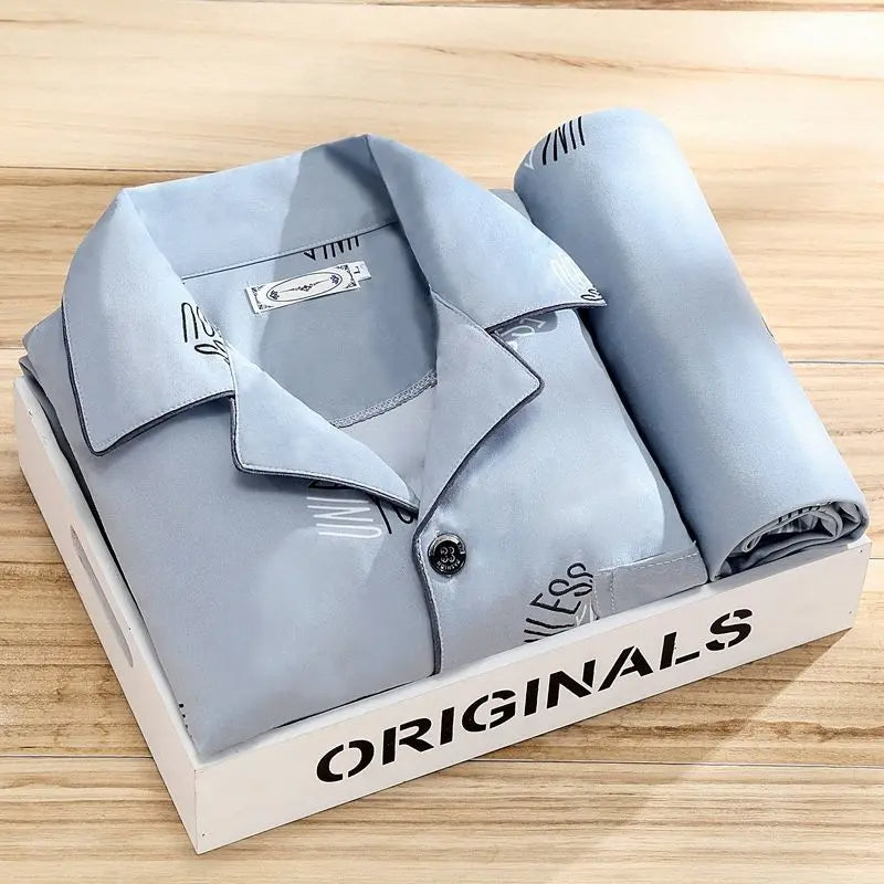 "Zachte heren pyjama met knoopsluiting en overhemd. Luxe en ademende set voor comfort en stijl. Ideaal voor dagelijks gebruik