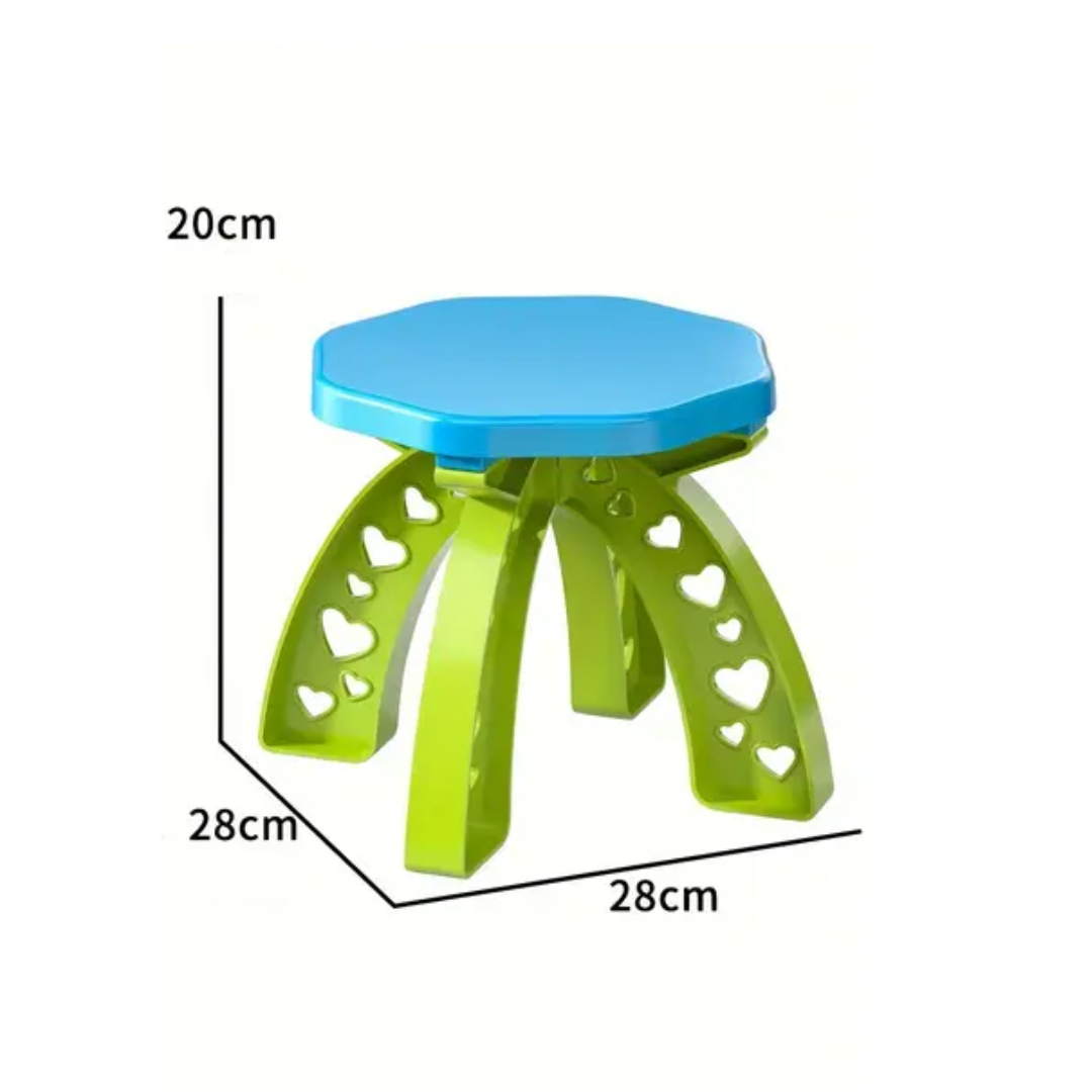 "3-laagse SplashTower zand- en watertafel met kleurrijke vakken voor creatief spelplezier, perfect voor zonnige dagen."