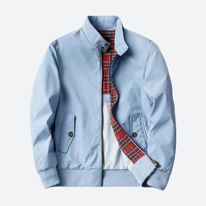 "Ademend heren vrijetijdsjack in marineblauw, lichtgewicht en comfortabel, met moderne stijl en praktische zakken."