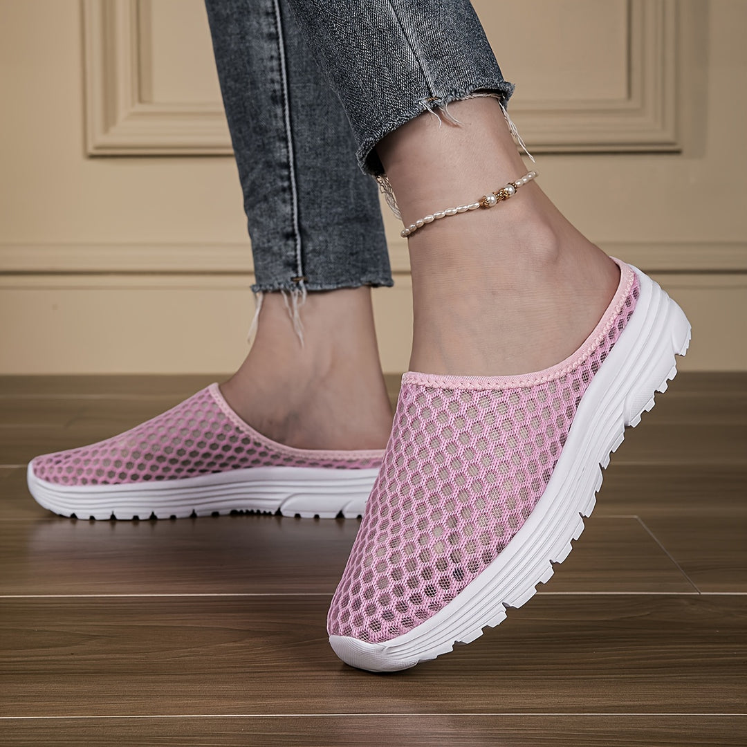 "Ademende heren instappantoffels, licht stijgend mesh design met luchtige structuur, ideaal voor comfort en casual stijl."