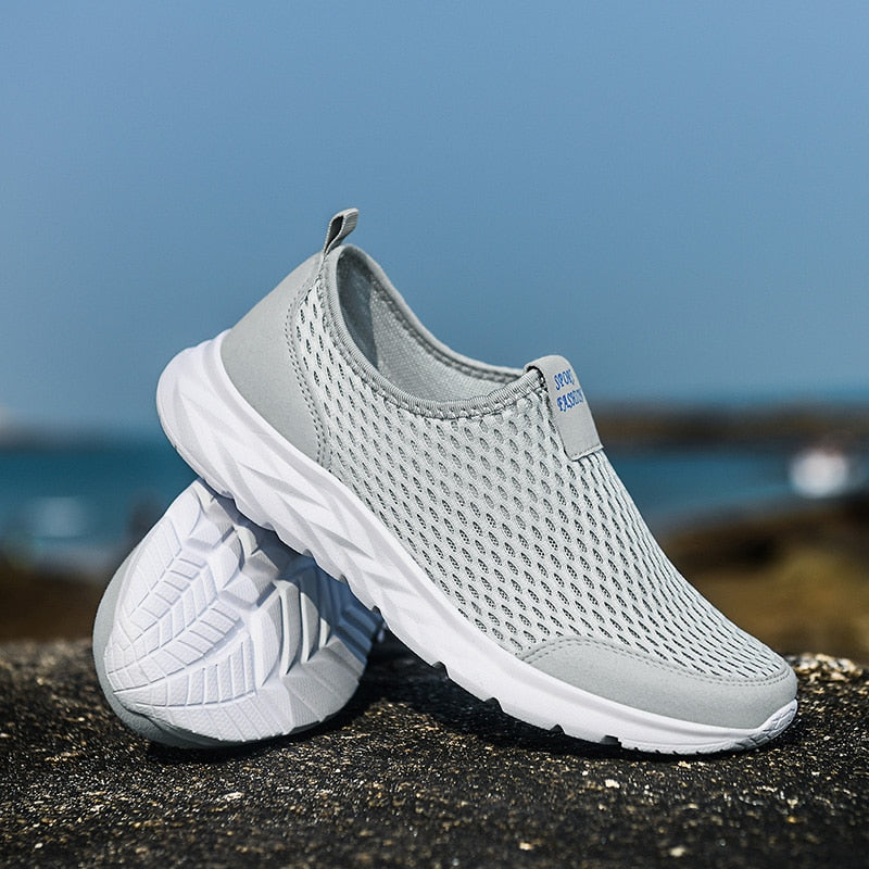 "Ademende heren slip-on sneakers, lichtgewicht met ademend mesh, ideaal voor comfort en casual stijl."