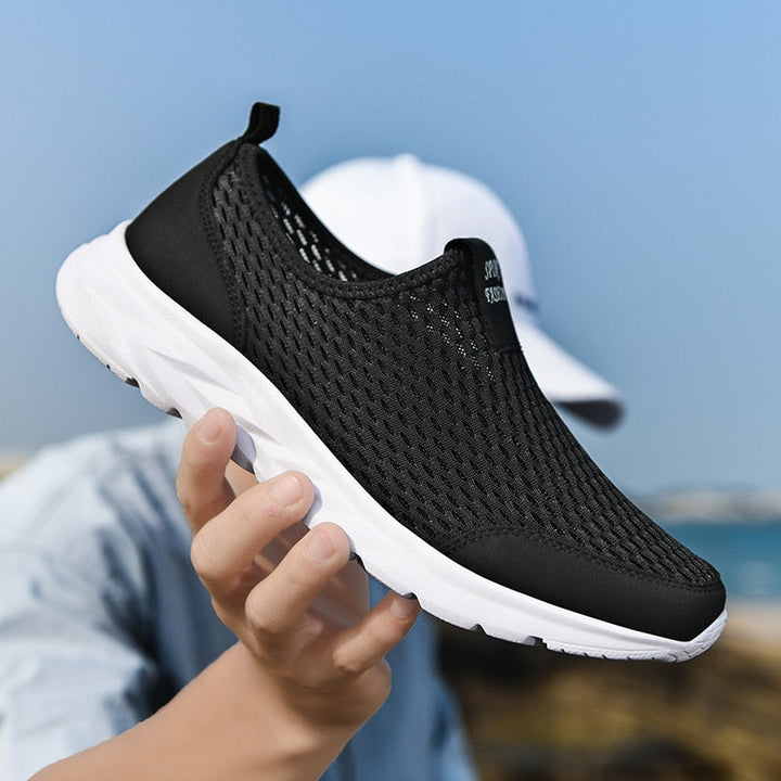 "Ademende heren slip-on sneakers, lichtgewicht met ademend mesh, ideaal voor comfort en casual stijl."