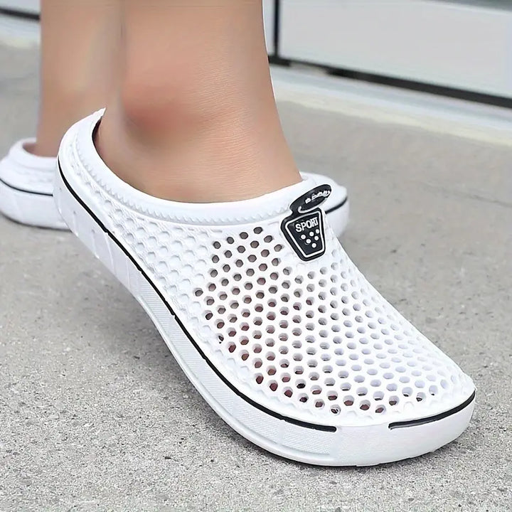 "Ademende herenclogs in sportieve stijl, lichtgewicht en flexibel, ideaal voor actieve dagen en vrije tijd."