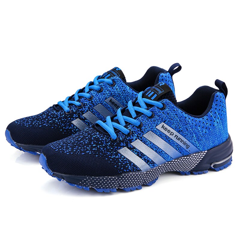 "Ademende herensneakers met reflecterende details, ideaal voor hardlopen. Mesh bovenwerk en stevige demping voor comfort."