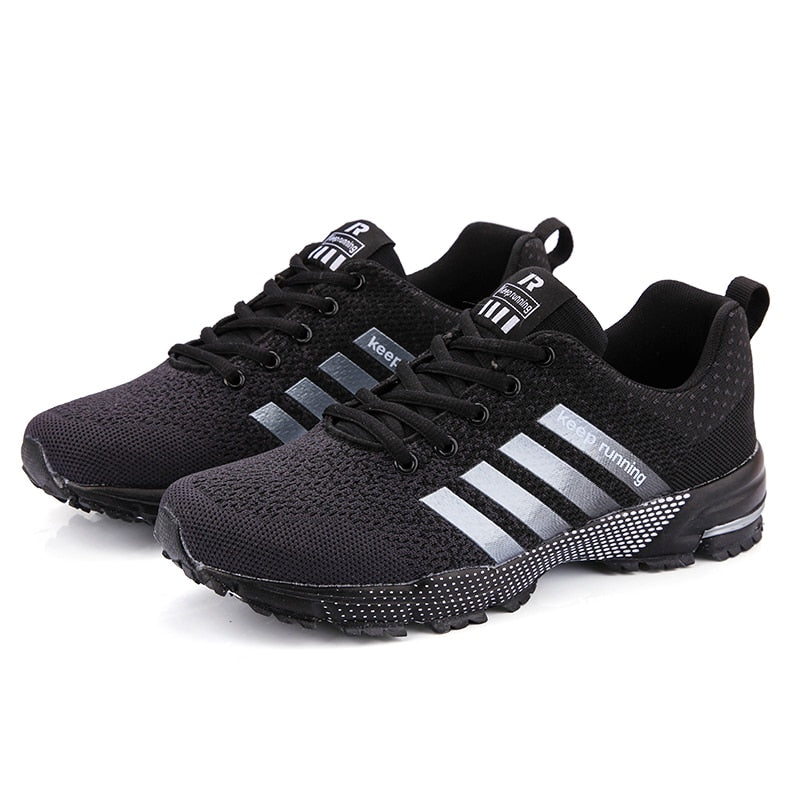 "Ademende herensneakers met reflecterende details, ideaal voor hardlopen. Mesh bovenwerk en stevige demping voor comfort."