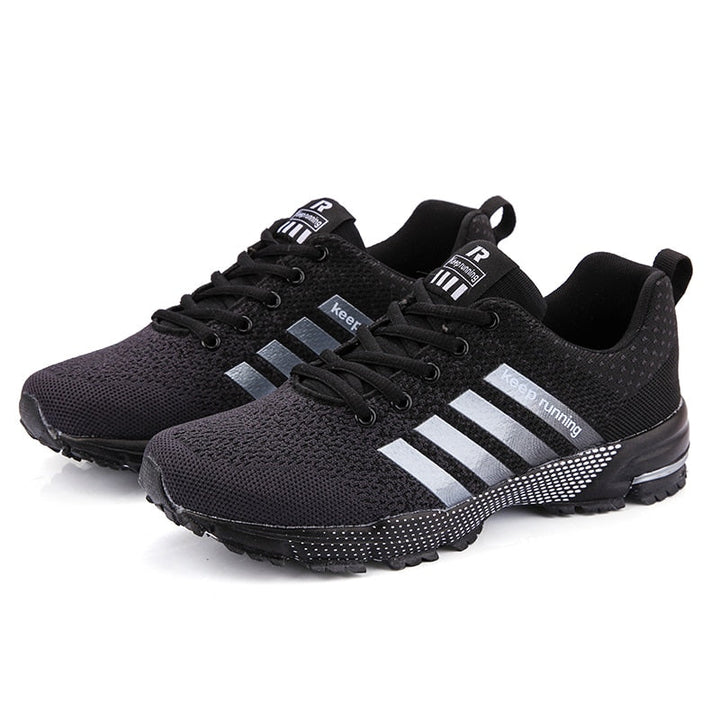 "Ademende herensneakers met reflecterende details, ideaal voor hardlopen. Mesh bovenwerk en stevige demping voor comfort."
