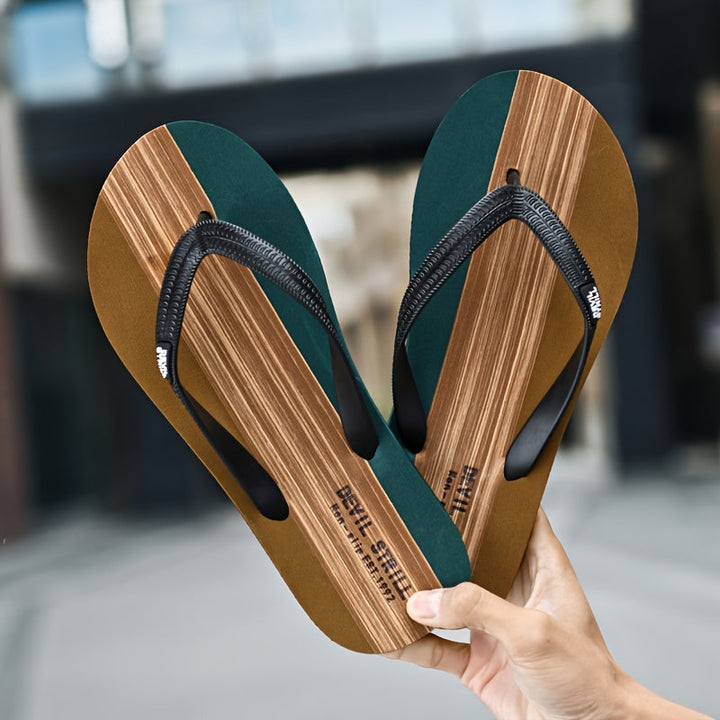 "Antislip en geurloze heren slippers, EVA bovenwerk, rubberen zool, comfortabel en stijlvol voor dagelijks gebruik."