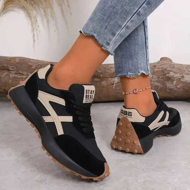 "Antislip orthopedische sneakers zijaanzicht met moderne en comfortabele uitstraling, ideaal voor dagelijks gebruik."