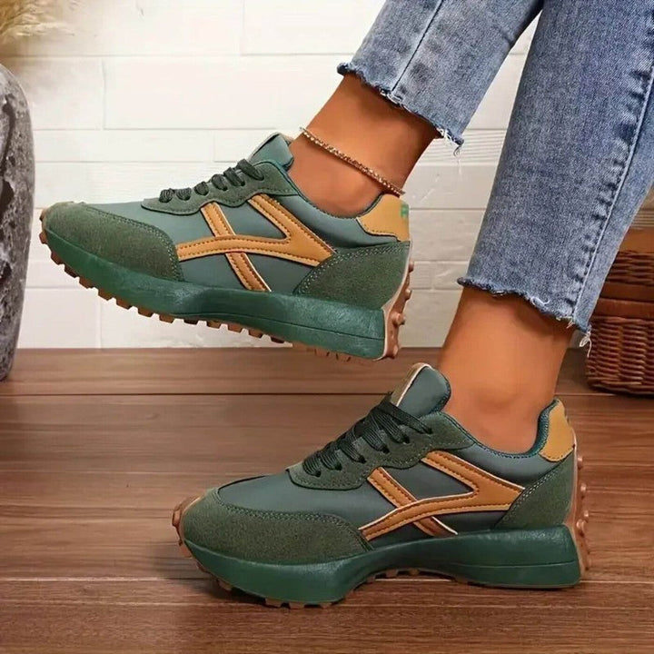 "Antislip orthopedische sneakers zijaanzicht met moderne en comfortabele uitstraling, ideaal voor dagelijks gebruik."