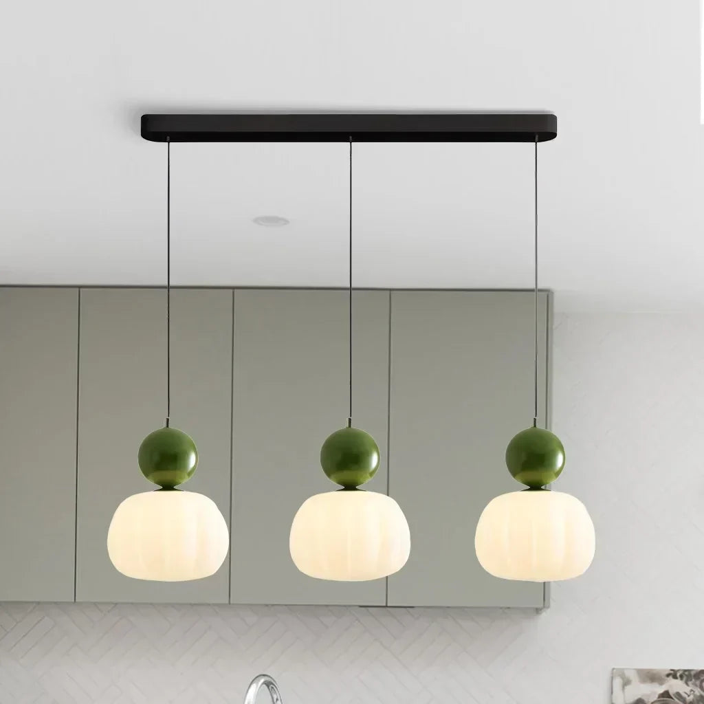 "Art Deco hanglamp CrèmeLuma, crèmekleurig ontwerp met elegante vormen, perfect voor stijlvol interieur, plafondlamp."