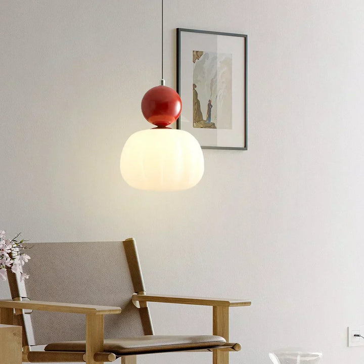 "Art Deco hanglamp CrèmeLuma, crèmekleurig ontwerp met elegante vormen, perfect voor stijlvol interieur, plafondlamp."