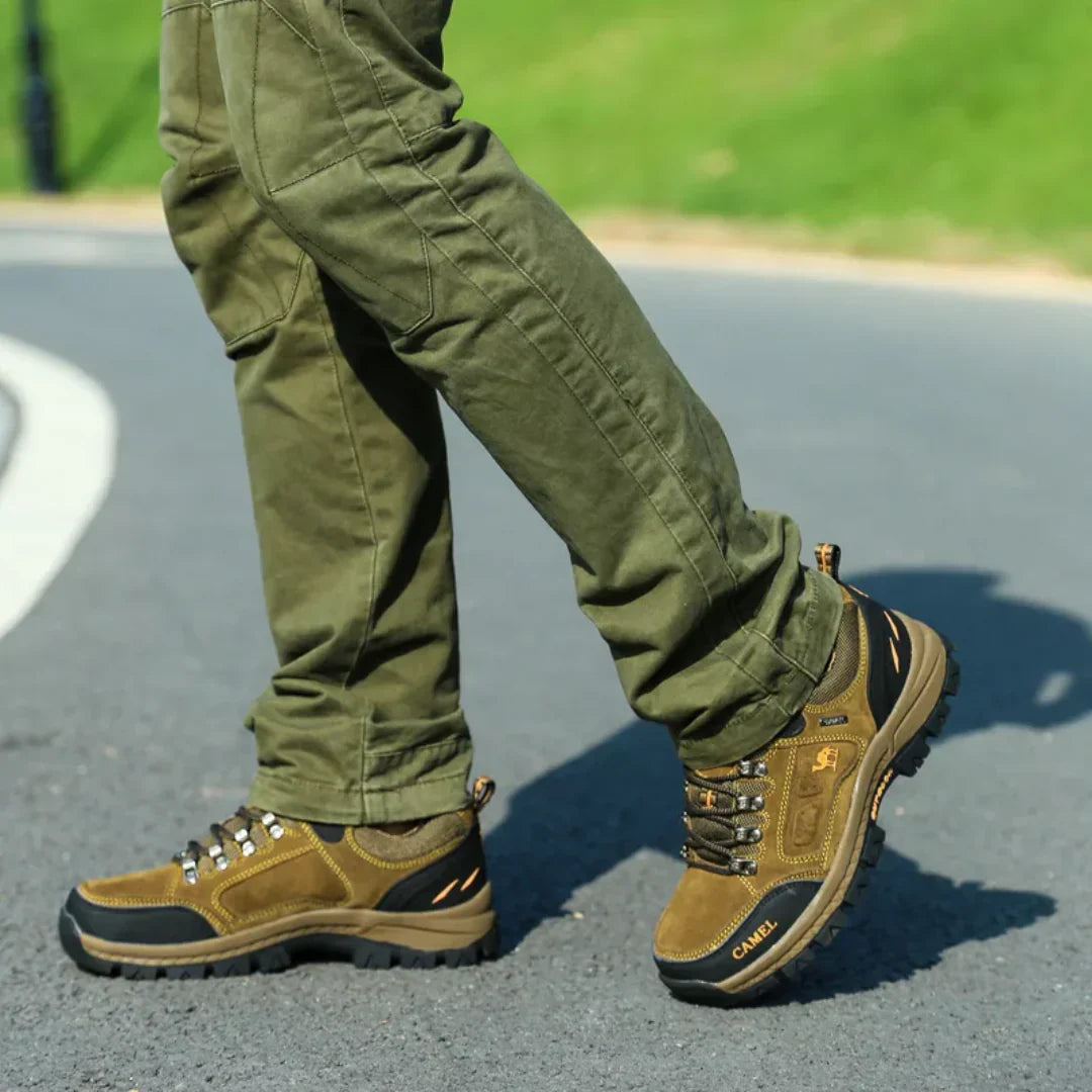 "Atlas stevige wandelschoenen voor dames met orthopedische ondersteuning, ontworpen voor comfort en bescherming op paden."