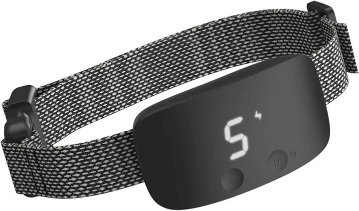"Automatische anti-blaffende hondenhalsband, verstelbaar, waterdicht IP67, oplaadbaar, zwart-witte nylon band."