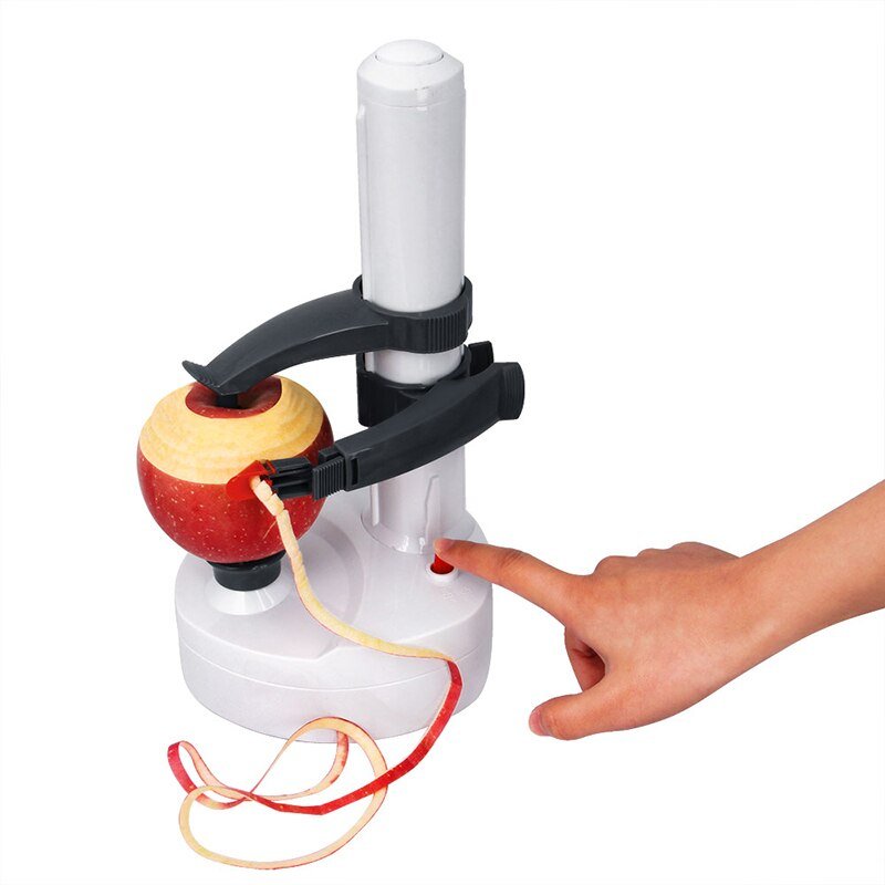 "Automatische schiller in gebruik, schilt efficiënt appels en aardappels in keuken. Tijdbesparend en veilig gebruik."