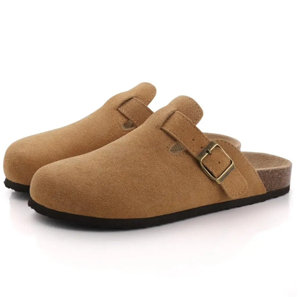 "Beige suède orthopedische kurk slippers voor dames met verstelbare gesp, biedt comfort en stijlvolle pasvorm."