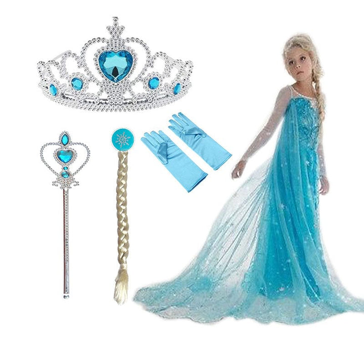 "Betoverende blauwe prinsessenjurk met sprankelende details, inclusief tiara, handschoenen en toverstaf voor speelplezier."