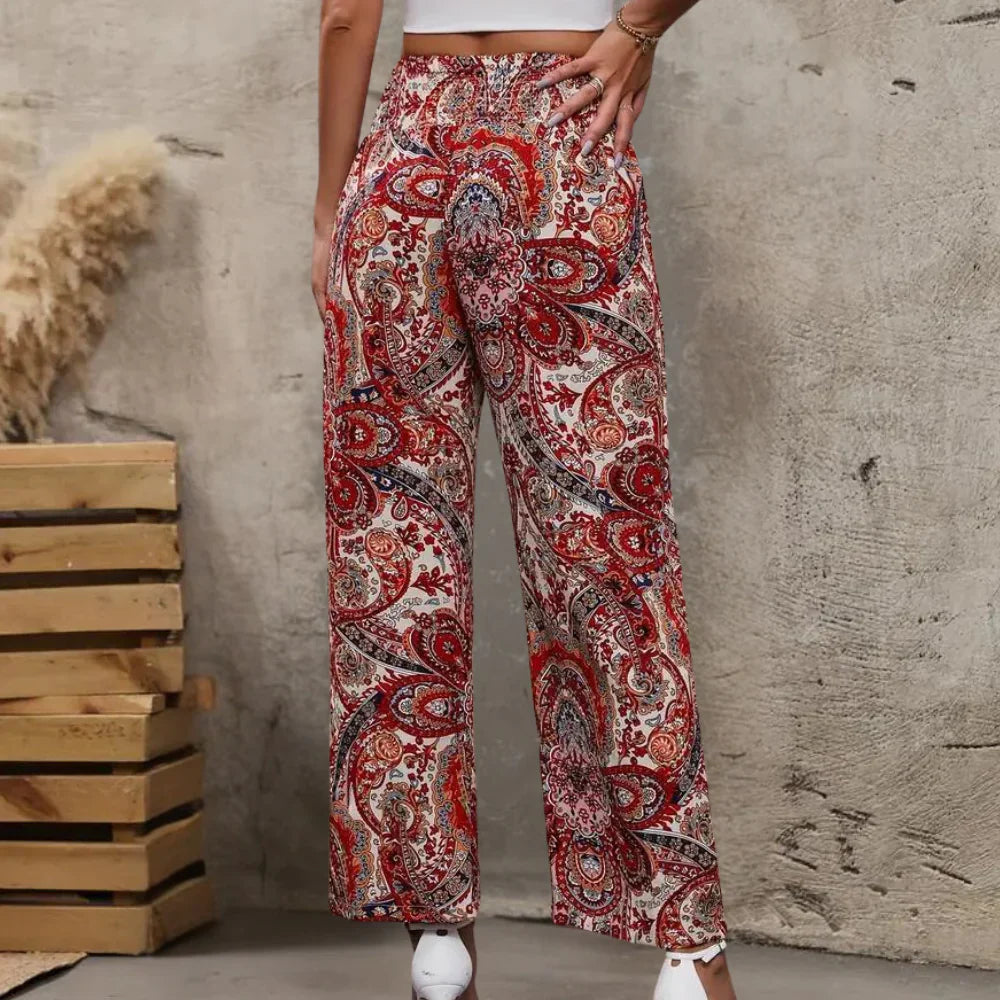 Bohemian wijde broek met paisley print, luchtige stof, comfortabele pasvorm, ideale damesbroek voor elke dag.