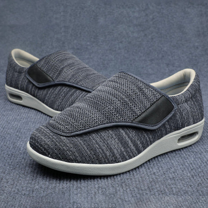 "Brede diabetesschoenen voor dames, ademend en comfortabel, met klittenbandsluiting en anti-slipzool voor gevoelige voeten."