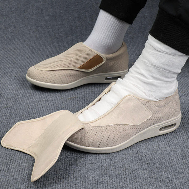 "Brede diabetesschoenen voor dames, ademend en comfortabel, met klittenbandsluiting en anti-slipzool voor gevoelige voeten."