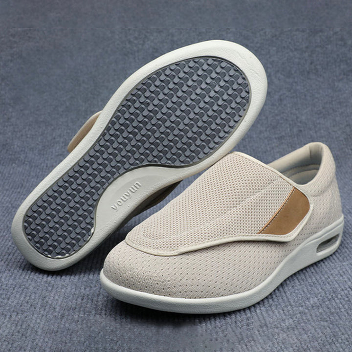 "Brede diabetesschoenen voor dames, ademend en comfortabel, met klittenbandsluiting en anti-slipzool voor gevoelige voeten."