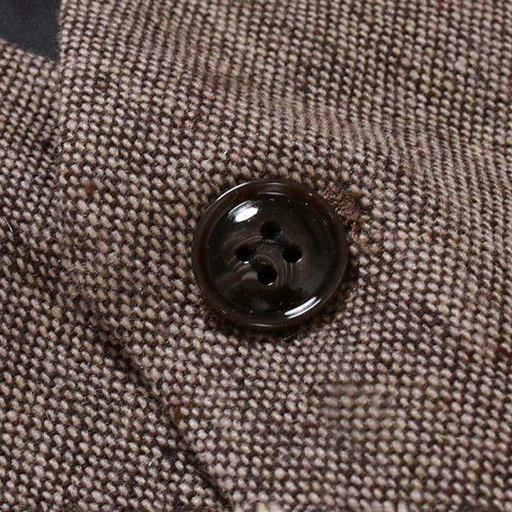 Bruine lederen heren gilet, tijdloos en stijlvol, voor elke gelegenheid, beschikbaar in bruin, zwart en grijs.