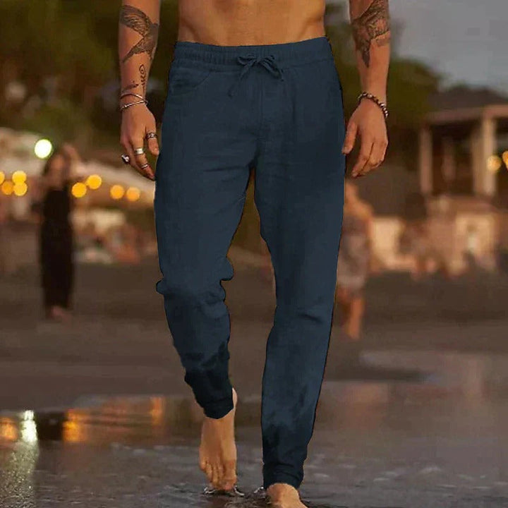 "Casual linnen broek voor heren, ademend, stijlvol, in lichte zomerkleuren, relaxed fit voor optimaal comfort."