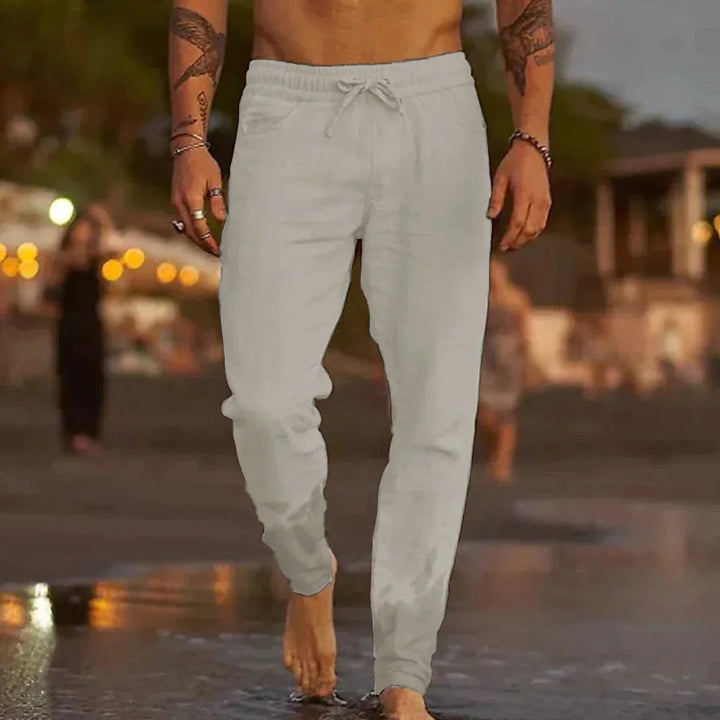 "Casual linnen broek voor heren, ademend, stijlvol, in lichte zomerkleuren, relaxed fit voor optimaal comfort."