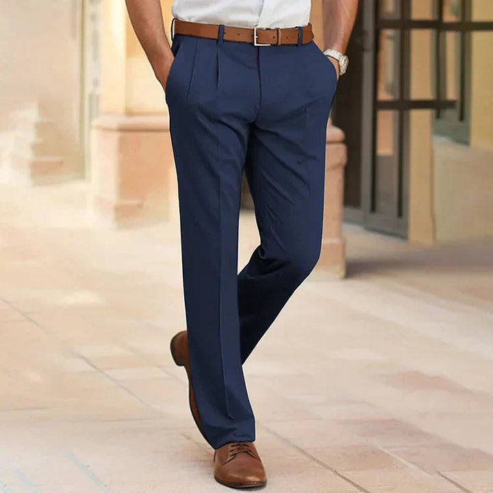"Casual zwarte businessbroek voor heren, ademend en comfortabel, perfect voor lente en zowel zakelijke als informele gelegenh