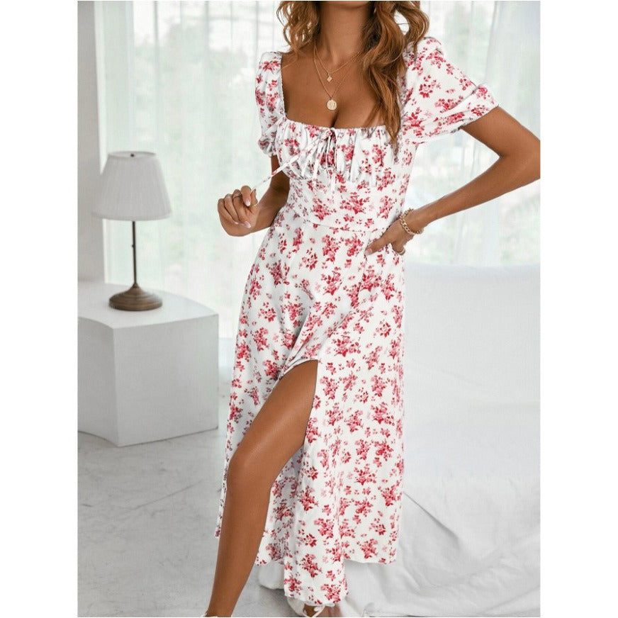 "Chique casual zomerjurk met bloemenprint, sweetheart halslijn en zijsplit, perfect voor zomerse gelegenheden."