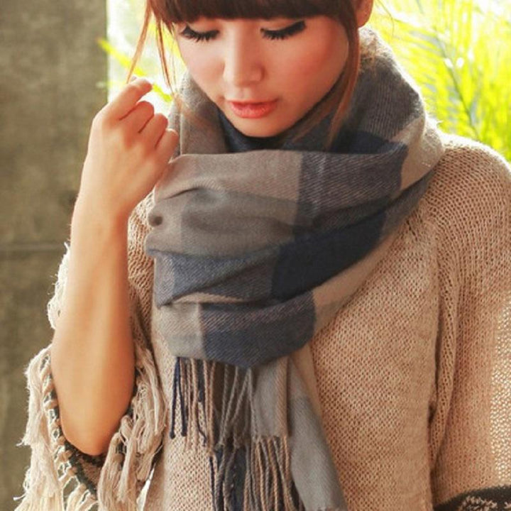 "Coleen kasjmier sjaal met ruitenpatroon in beige, 180x50 cm, modieuze en warme winteraccessoire voor dames."