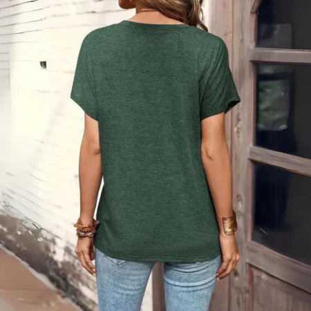 "Comfortabel en stijlvol kort mouwen vrouwenshirt met knoopsluiting, ideaal voor elke gelegenheid."