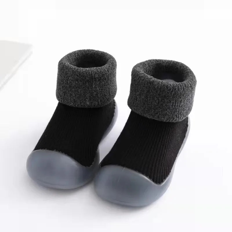 "Comfortabele blauwe peuter sokschoenen met anti-slip zool, warm en eenvoudig aan te trekken, geschikt voor binnen en buiten.