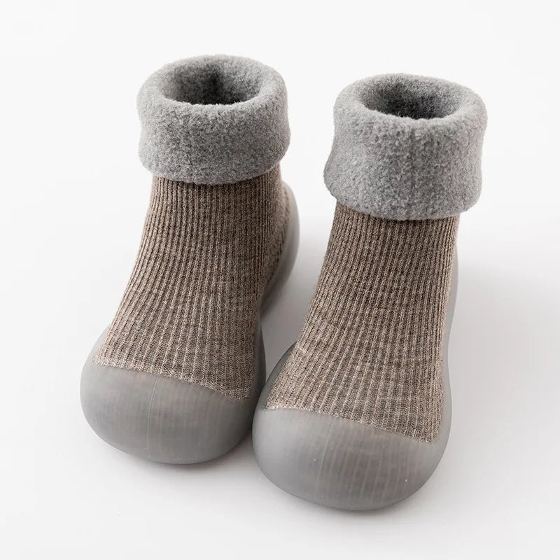"Comfortabele blauwe peuter sokschoenen met anti-slip zool, warm en eenvoudig aan te trekken, geschikt voor binnen en buiten.
