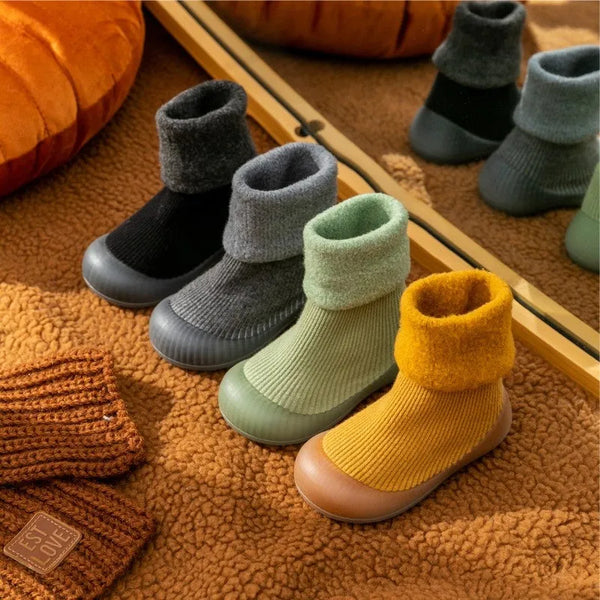 "Comfortabele blauwe peuter sokschoenen met anti-slip zool, warm en eenvoudig aan te trekken, geschikt voor binnen en buiten.