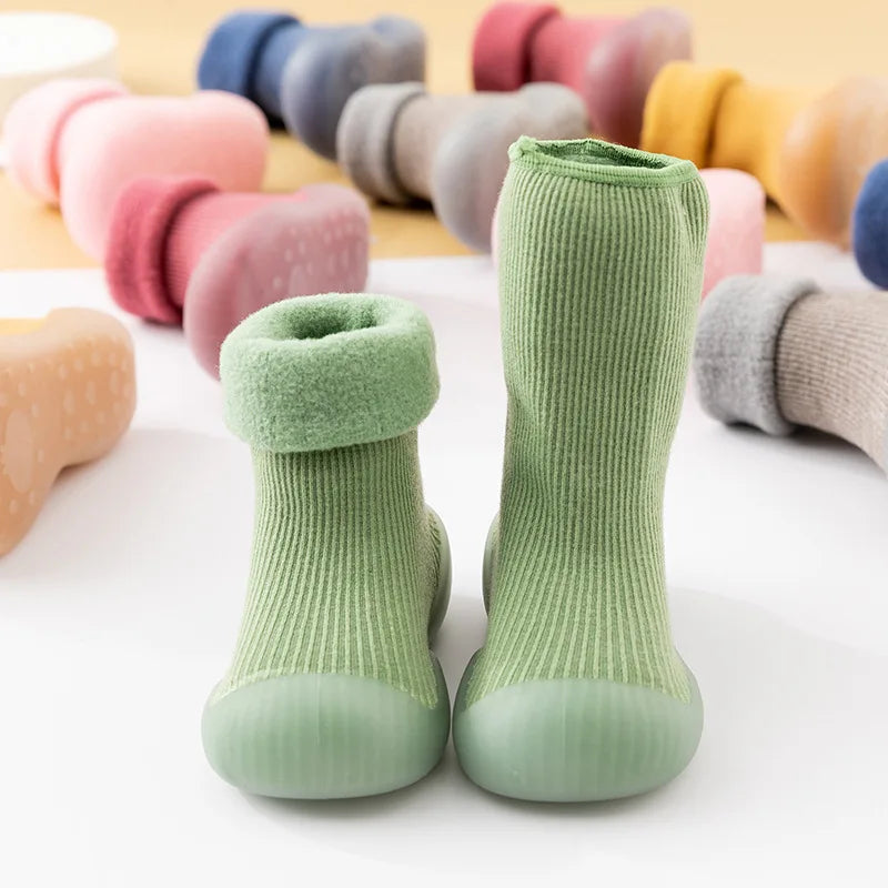 "Comfortabele blauwe peuter sokschoenen met anti-slip zool, warm en eenvoudig aan te trekken, geschikt voor binnen en buiten.