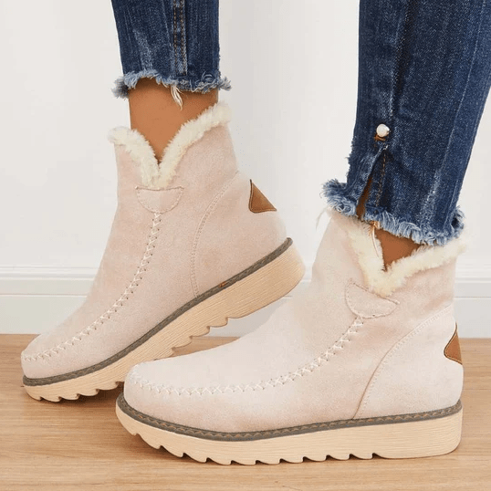 "Comfortabele dames winterlaarzen met warme voering, modieus beige design en stevige zool voor uitstekende grip in de kou."