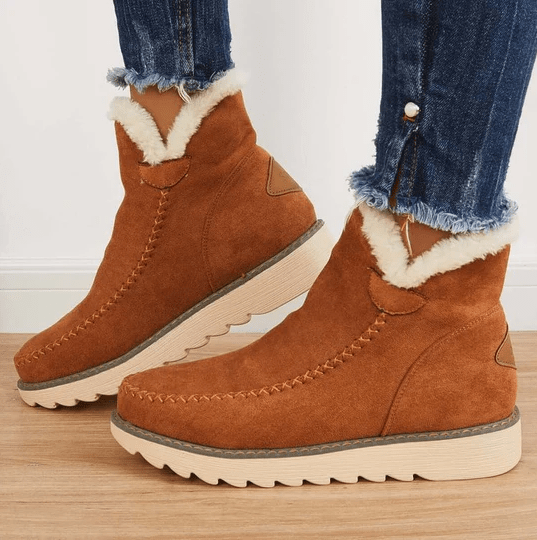 "Comfortabele dames winterlaarzen met warme voering, modieus beige design en stevige zool voor uitstekende grip in de kou."