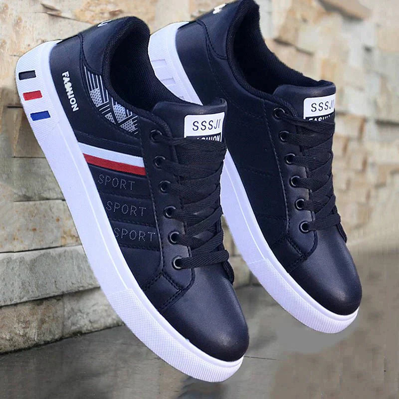 Comfortabele herensneakers met verende zool, wit van kleur. Trendy ontwerp voor casual en sportieve outfits.