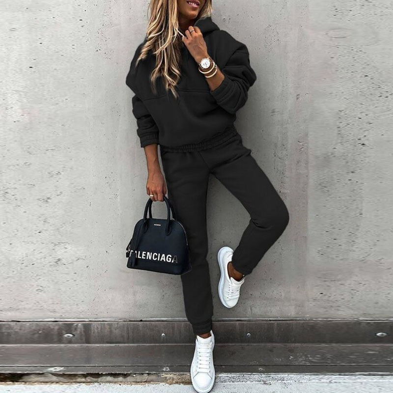 "Comfortabele jogging set voor dames, stijlvol en flatterend, ideaal voor thuis of casual uitjes."