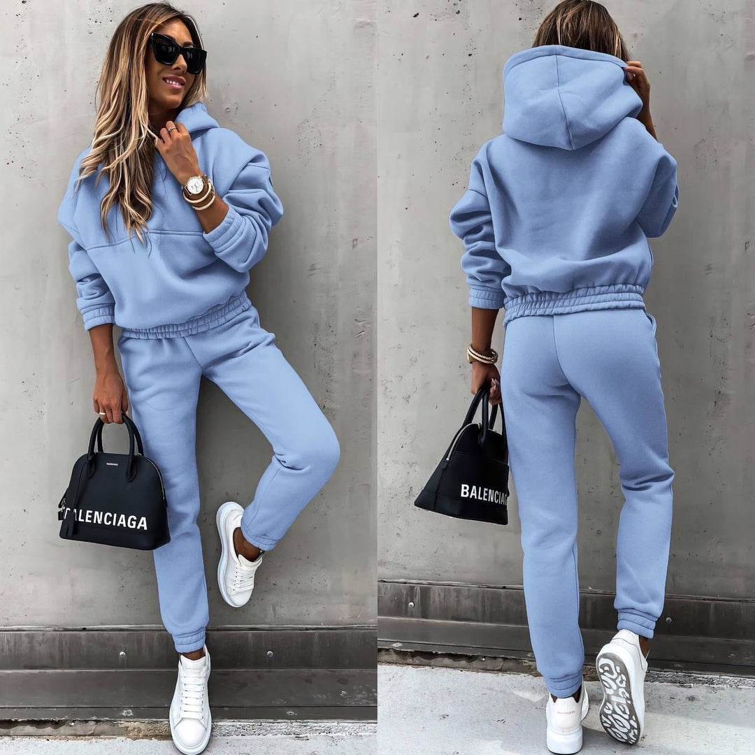 "Comfortabele jogging set voor dames, stijlvol en flatterend, ideaal voor thuis of casual uitjes."