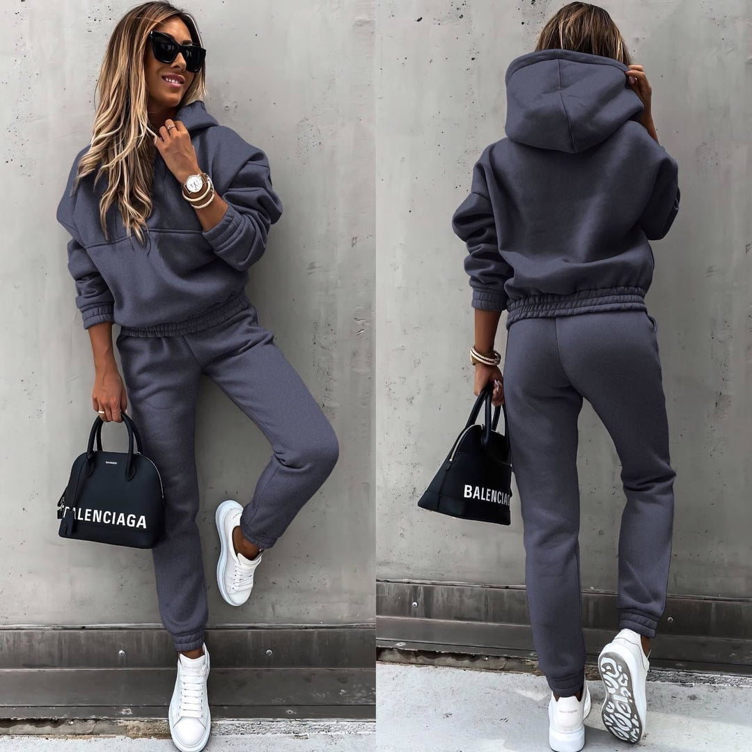 "Comfortabele jogging set voor dames, stijlvol en flatterend, ideaal voor thuis of casual uitjes."