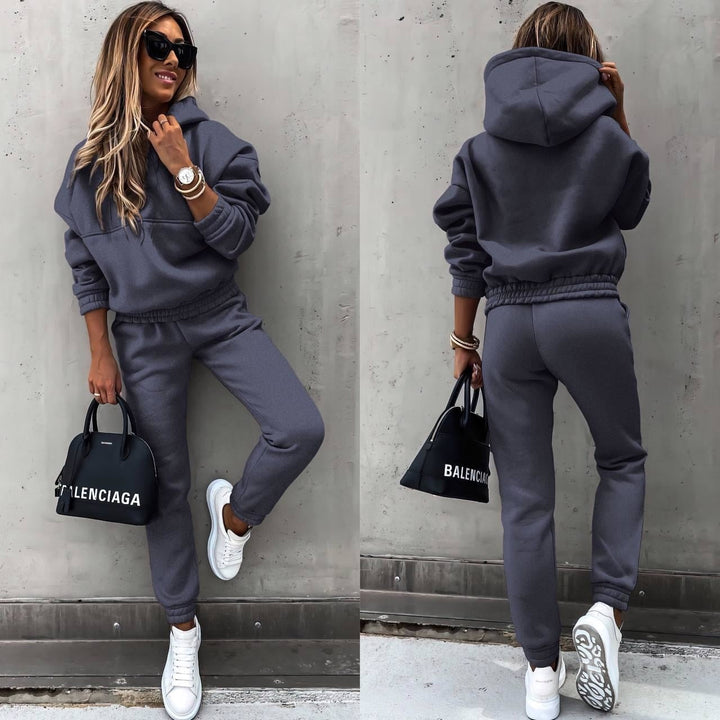 "Comfortabele jogging set voor dames, stijlvol en flatterend, ideaal voor thuis of casual uitjes."