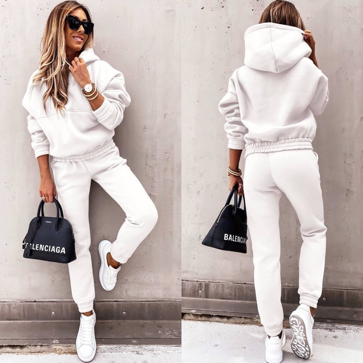 "Comfortabele jogging set voor dames, stijlvol en flatterend, ideaal voor thuis of casual uitjes."
