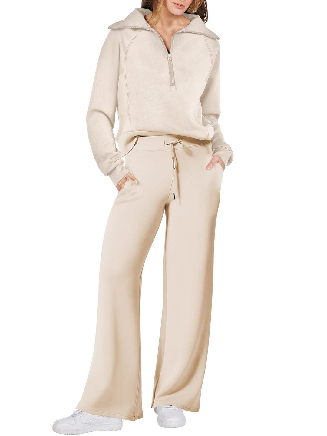 Comfortabele tweedelige damesoutfit met lange mouwen, ritssluiting en diverse kleuren. Ideaal voor dagelijks comfort.