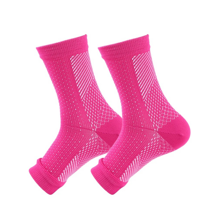 "Comfortabele unisex compressiekous, zwart, enkelhoogte, voor pijnverlichting en steun bij neuropathie en fasciitis."